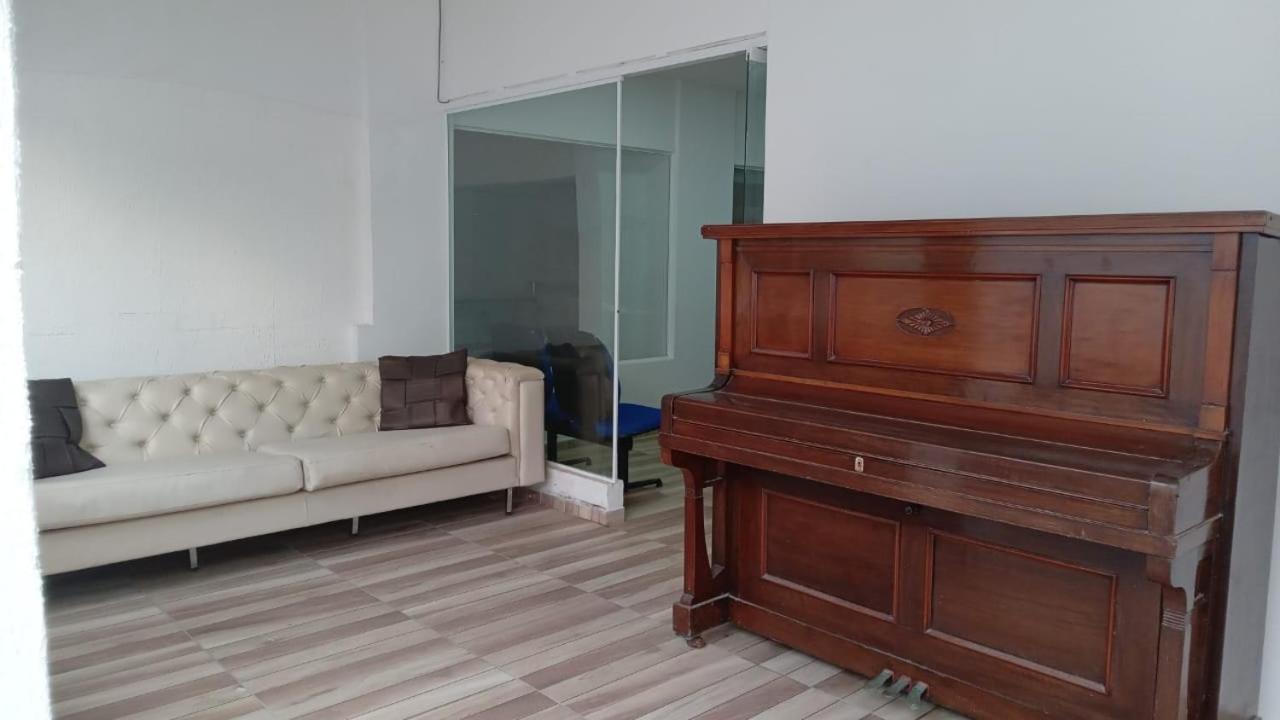 Hotel Brisa Suites *